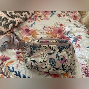 Vera Bradley featherlight large belt bag